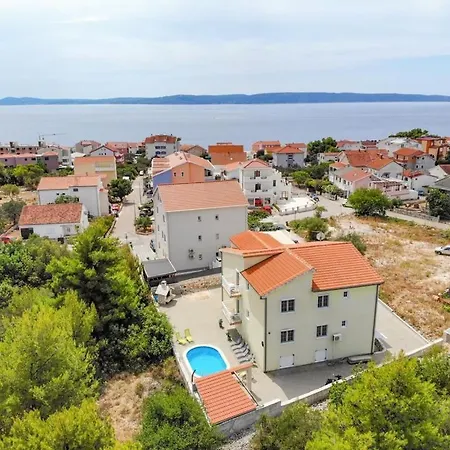 Adriatica Apartman *